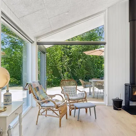 Lonneke - 450m From The Sea By Interhome